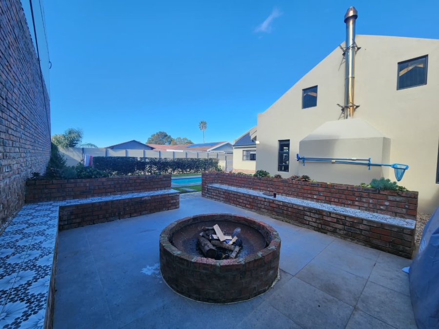 4 Bedroom Property for Sale in Blanco Western Cape